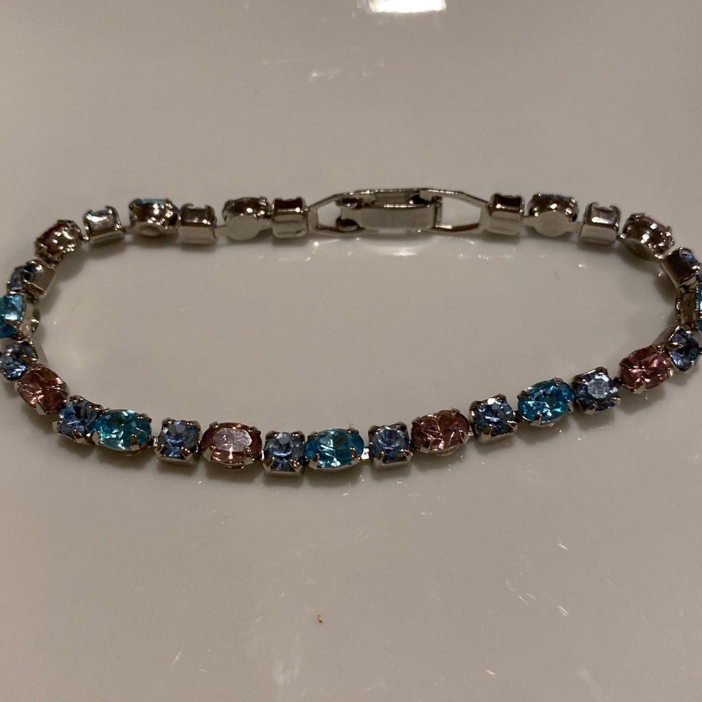 🎈BRACELET AS SHOWN🎈